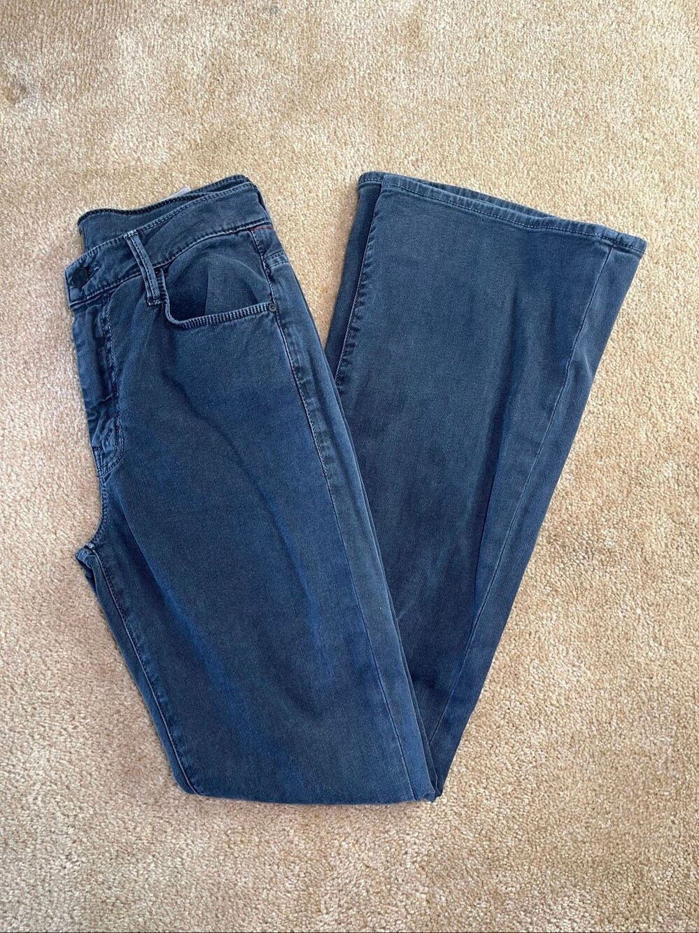 MOTHER The Weekender Flare Jeans Size 28 in Chalk It Up Washed Charcoal
